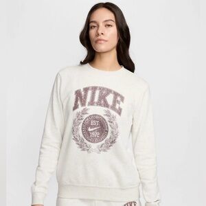 Nike women’s  Sweatshirt - Size XL